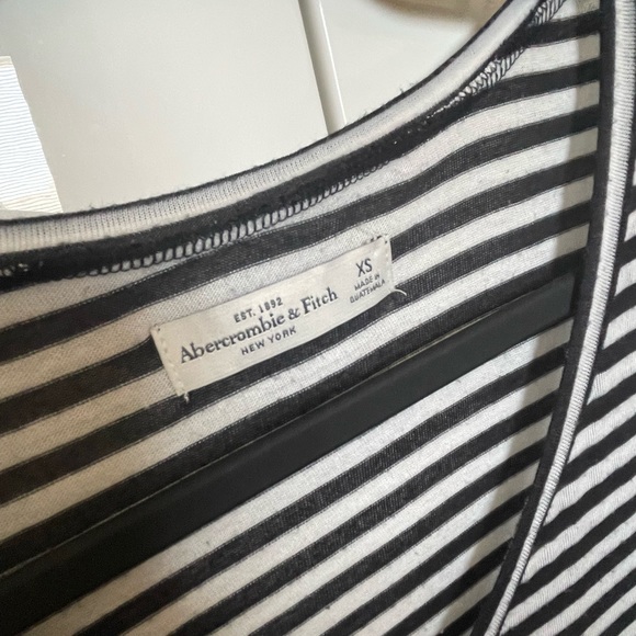 Abercrombie & Fitch T - Picture 3 of 3